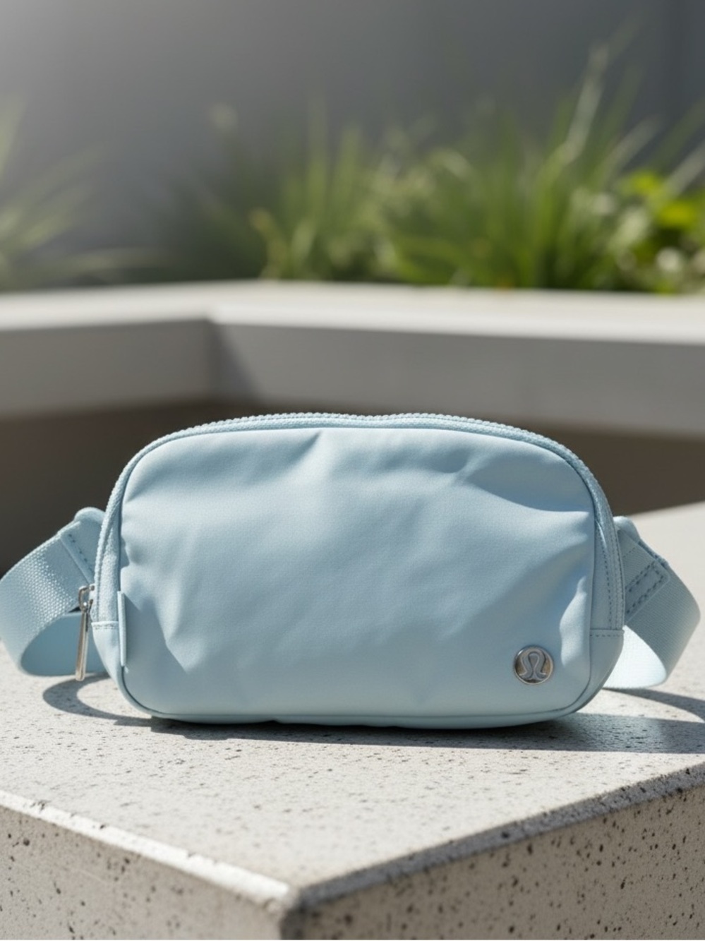 Lululemon Everywhere Belt Bag 1L Foam Cloud - Picture 1 of 4